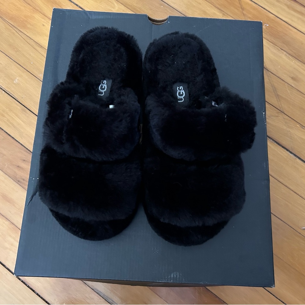 NEVER WORN UGG SLIPPERS🖤